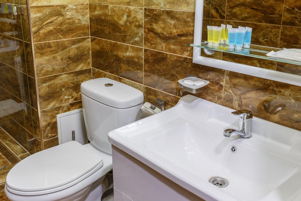 Astor Hotel & Spa Bishkek Ruang foto