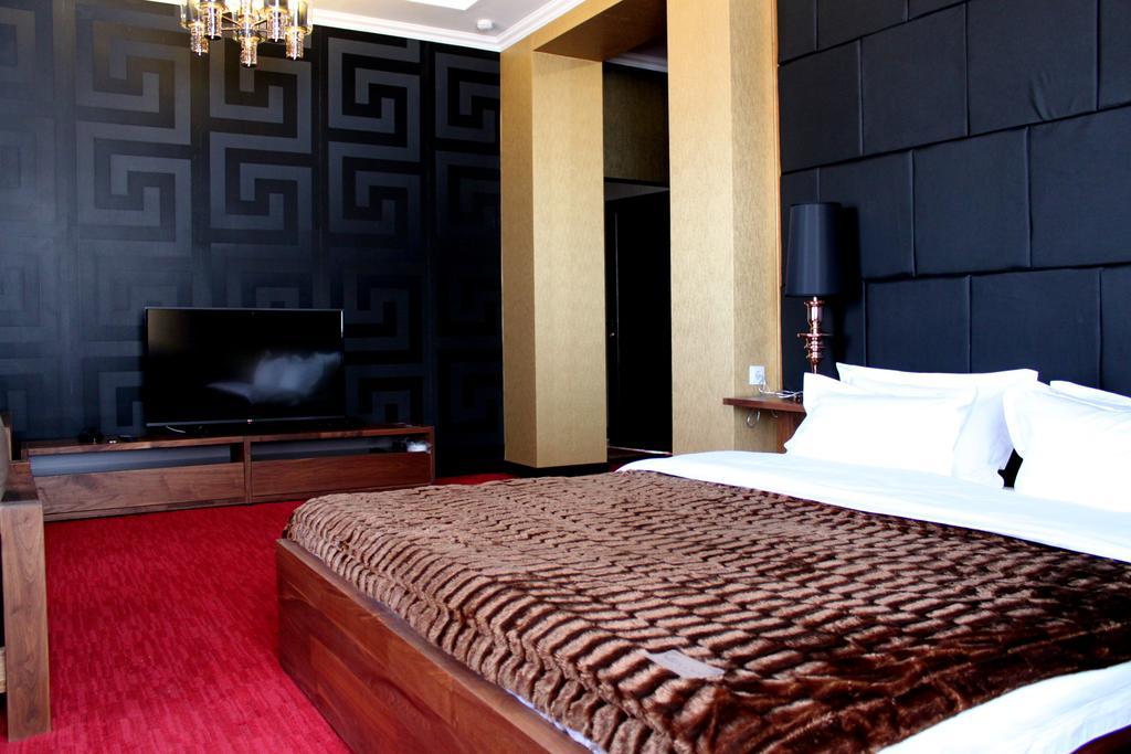 Astor Hotel & Spa Bishkek Bagian luar foto